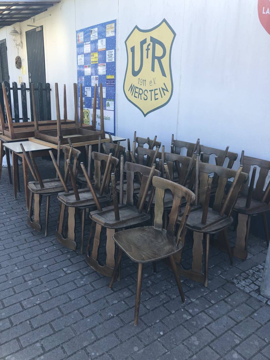VfR Nierstein verschenkt Mobiliar